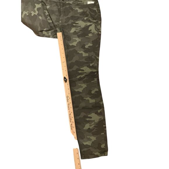 Style&Co Skinny Jeans Mid Rise Curvy Fit Ciotton Blend Green Camo Size 10 NWT - Picture 6 of 7